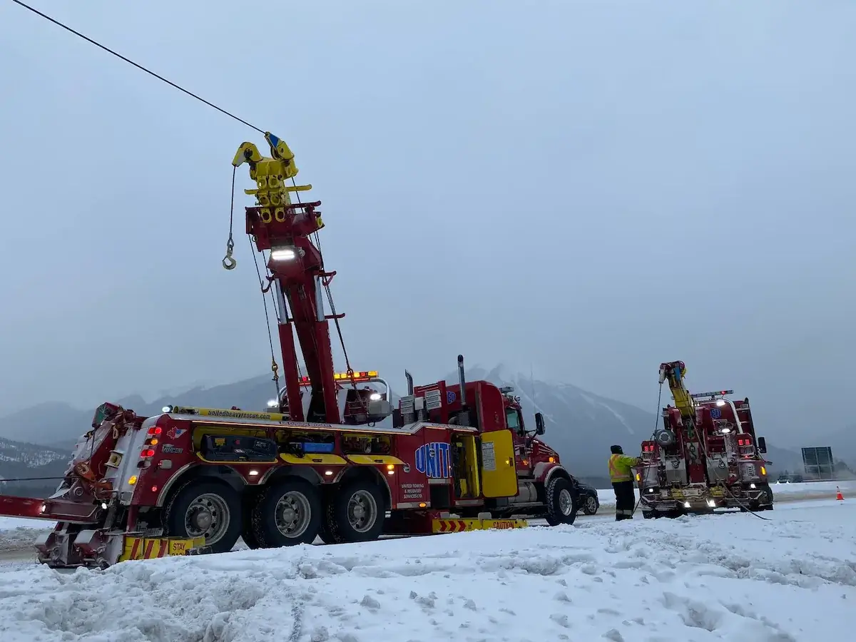 United Towing crew at work